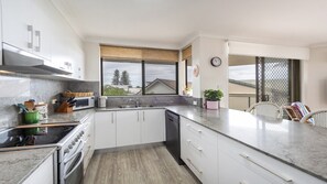 Micro-ondes, four, plaque de cuisson, lave-vaisselle