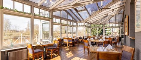 Lunch and dinner served, garden views