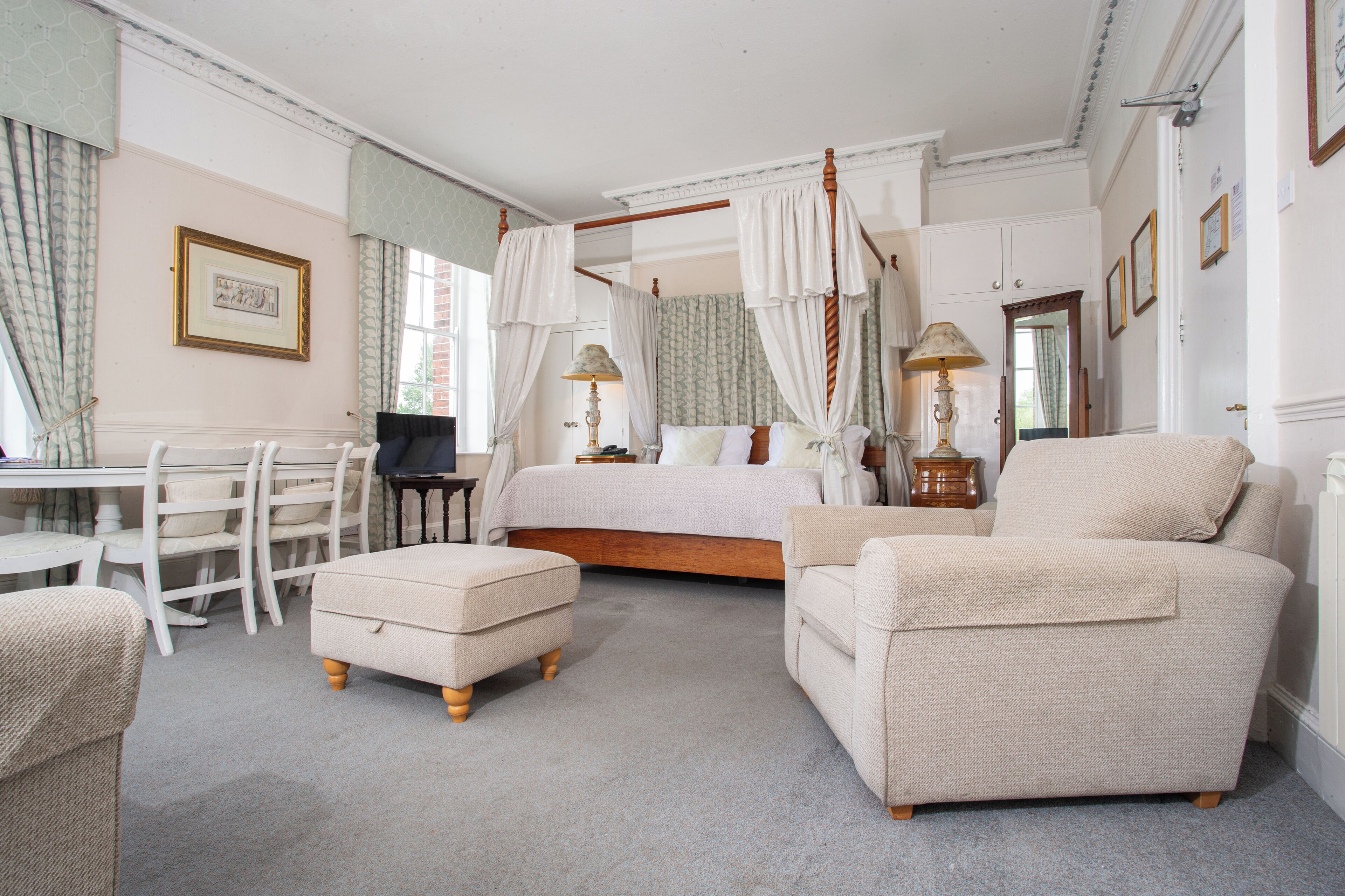 Honeymoon Double Room | Desk, laptop workspace, blackout curtains, free WiFi