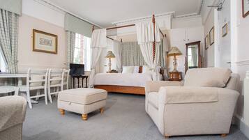 Honeymoon Double Room | Laptop workspace, blackout curtains, free WiFi