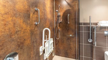 Junior-Suite | Badezimmer | Kostenlose Toilettenartikel, Haartrockner, Handtücher, Seife