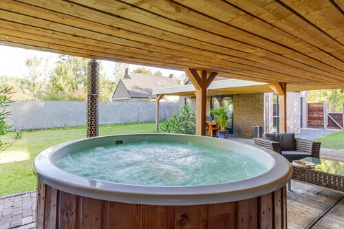 Stijlvol vakantiehuis met hottub en sauna