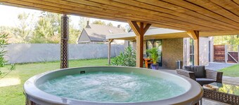 Stijlvol vakantiehuis met hottub en sauna