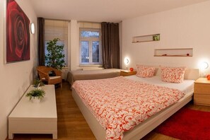 1 bedroom, iron/ironing board, travel cot, free WiFi - Family accommodation (Dresden)