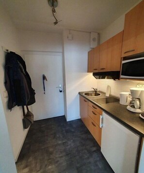 Fridge, microwave, stovetop, coffee/tea maker