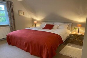 2 bedrooms, iron/ironing board, internet, bed sheets