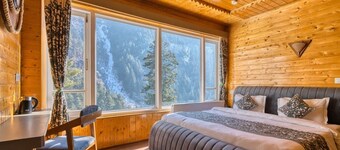 Xenious White House Eco Resort
