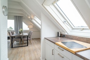 Fridge, oven, stovetop, dishwasher