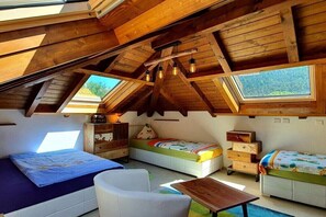 7 bedrooms, iron/ironing board, internet, bed sheets