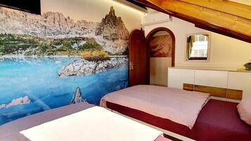 7 bedrooms, iron/ironing board, internet, bed sheets