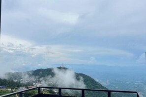 Room - Wimanmok Phuthapbuek (Lom Kao)