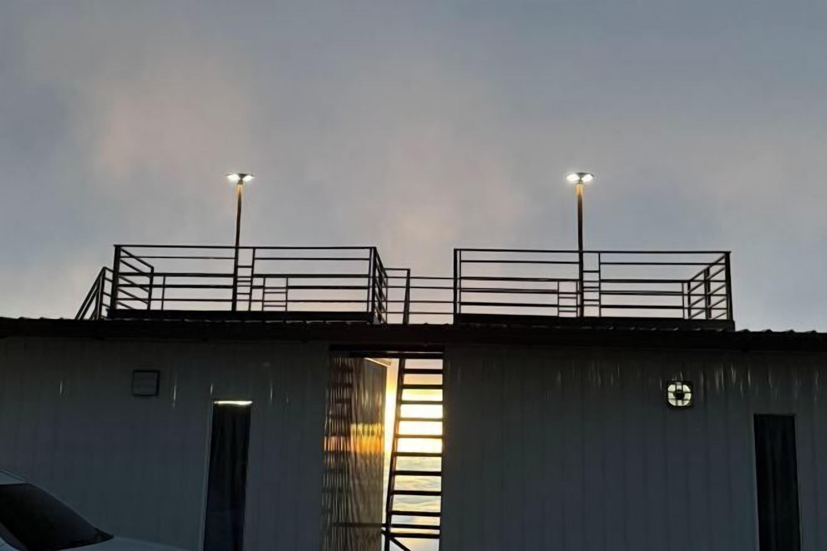 المنشأة من الخارج