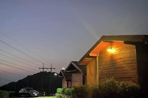 Room - Wimanmok Phuthapbuek (Lom Kao)