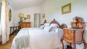 Deluxe-Doppelzimmer, Gartenblick | Schreibtisch, laptopgeeigneter Arbeitsplatz, kostenloses WLAN