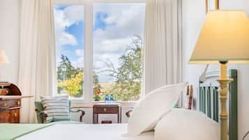 Comfort Twin Room, Garden View | Desk, laptop workspace, free WiFi