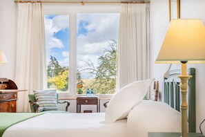 مكتب ومساحة عمل للكمبيوتر المحمول وواي فاي مجانًا