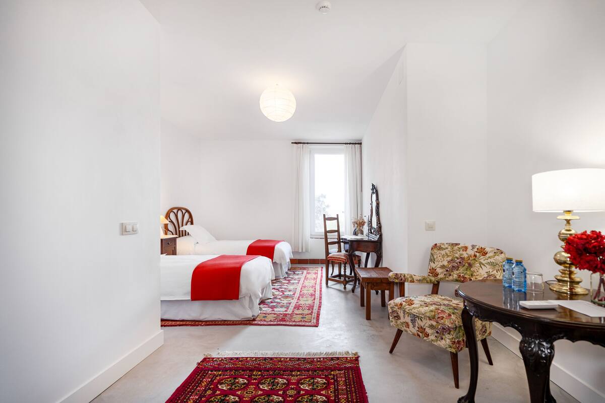 Comfort Twin Room, Mobility Accessible, Garden View | Desk, laptop workspace, free WiFi