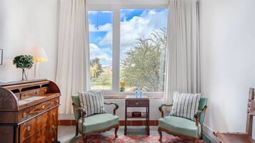 Comfort-Zweibettzimmer, Gartenblick | Schreibtisch, laptopgeeigneter Arbeitsplatz, kostenloses WLAN