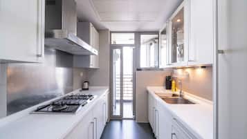 Superior Apartment, 3 Bedrooms, Kitchen, City View | Private kitchen | Dining tables