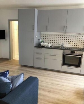 Fridge, microwave, oven, stovetop - Holiday apartment Ahrenshoop (Ostseebad Prerow)