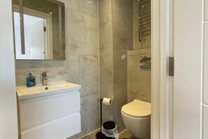 Bathroom - StarNest Shepherd's Bush (London)