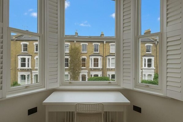 Cots/infant beds - StarNest Shepherd's Bush (London)