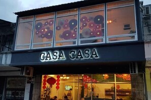 A storefront with the name 'CASA CASA' and a large window display. - Casa Casa Guesthouse Semporna (Semporna)