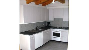 Réfrigérateur, four, cafetiÚre/bouilloire