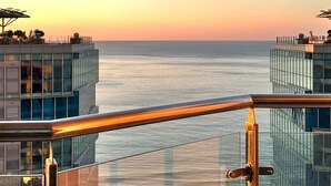 A modern building with a glass facade overlooking the sea. - YCollection HaeundaeBeach (Busan)