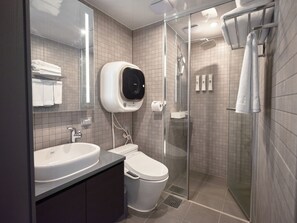 Suite Family Half Ocean (No Parking) | Bathroom
