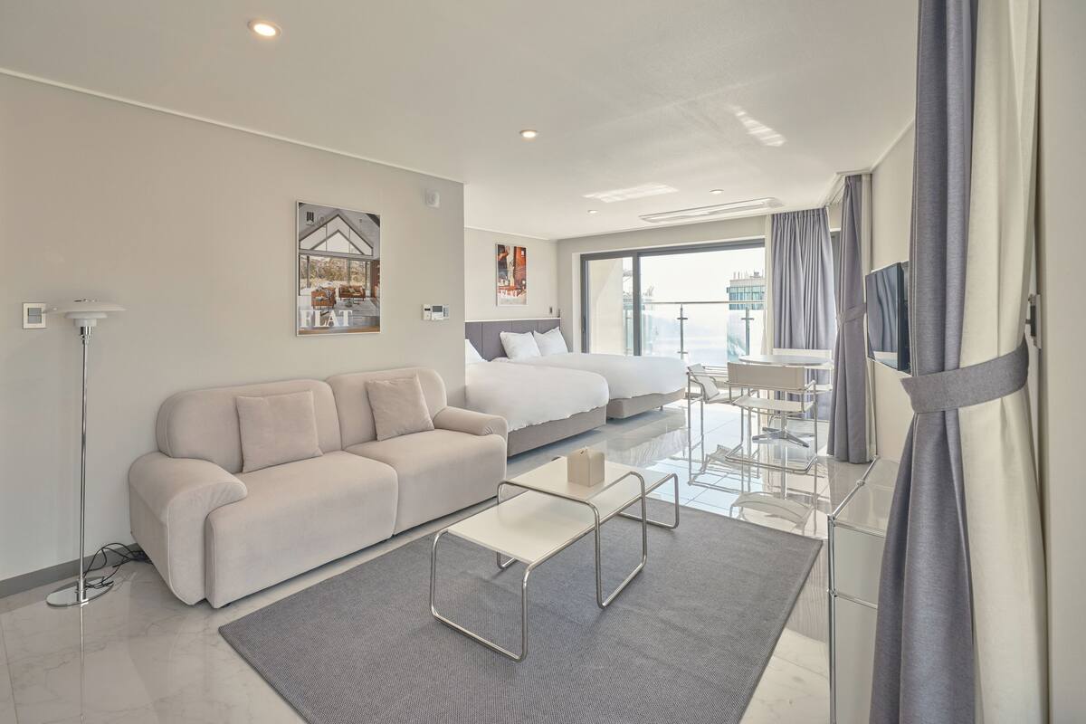 Suite Family Half Ocean (No Parking) | Truy cập Internet không dây miễn phí, bộ trải giường 
