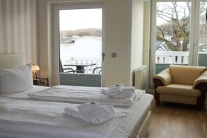 2 bedrooms, iron/ironing board, free WiFi