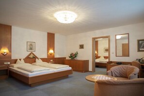 Iron/ironing board, Internet, bed sheets