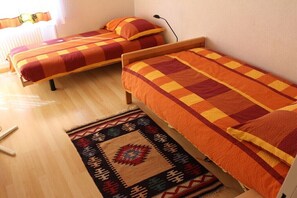 2 bedrooms, iron/ironing board, Internet, bed sheets