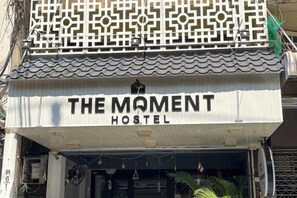 Unclassified image, 3 of 4, button - The Moment hostel (Bangkok)
