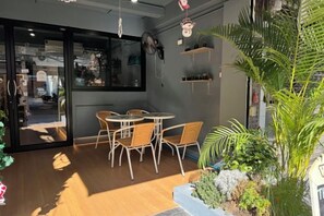 تناول الطعام بالخارج