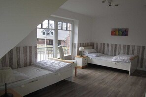 4 bedrooms, iron/ironing board, Internet