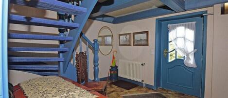 2 室のベッドルーム、アイロン / アイロン台、インターネット