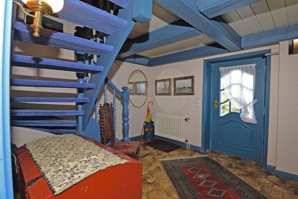 2 bedrooms, iron/ironing board, Internet