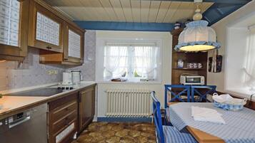 Køleskab, kogeplade, opvaskemaskine