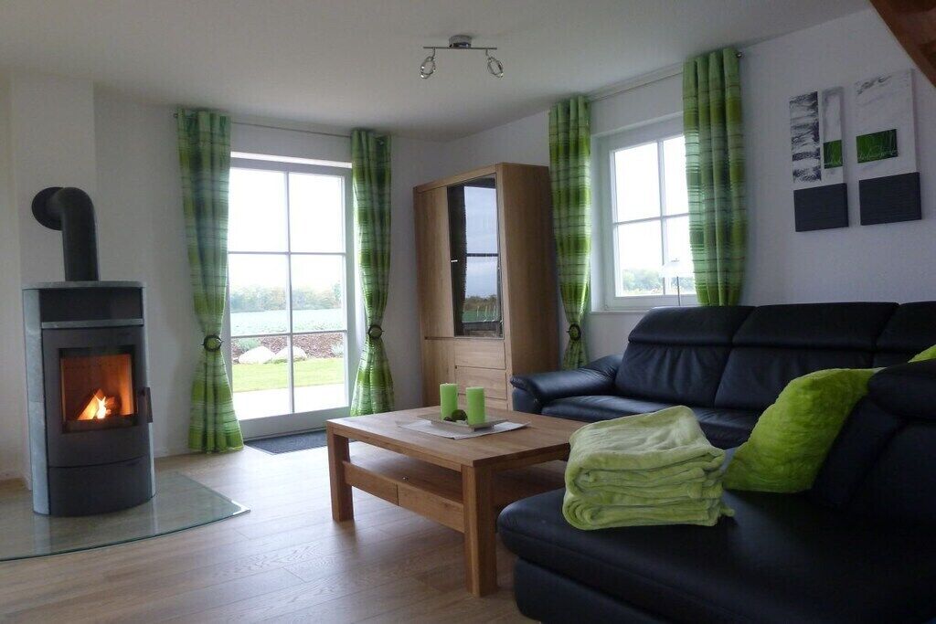 Smart TV, fireplace, stereo