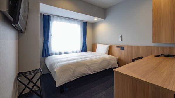 مكتب ومساحة عمل للكمبيوتر المحمول وستائر تعتيم ومكواة/لوح كي