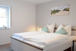 2 habitaciones, tabla de planchar con plancha y cuna de viaje 