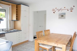 Dining - Holiday home with 2 bedrooms (Wangerland-Hooksiel)