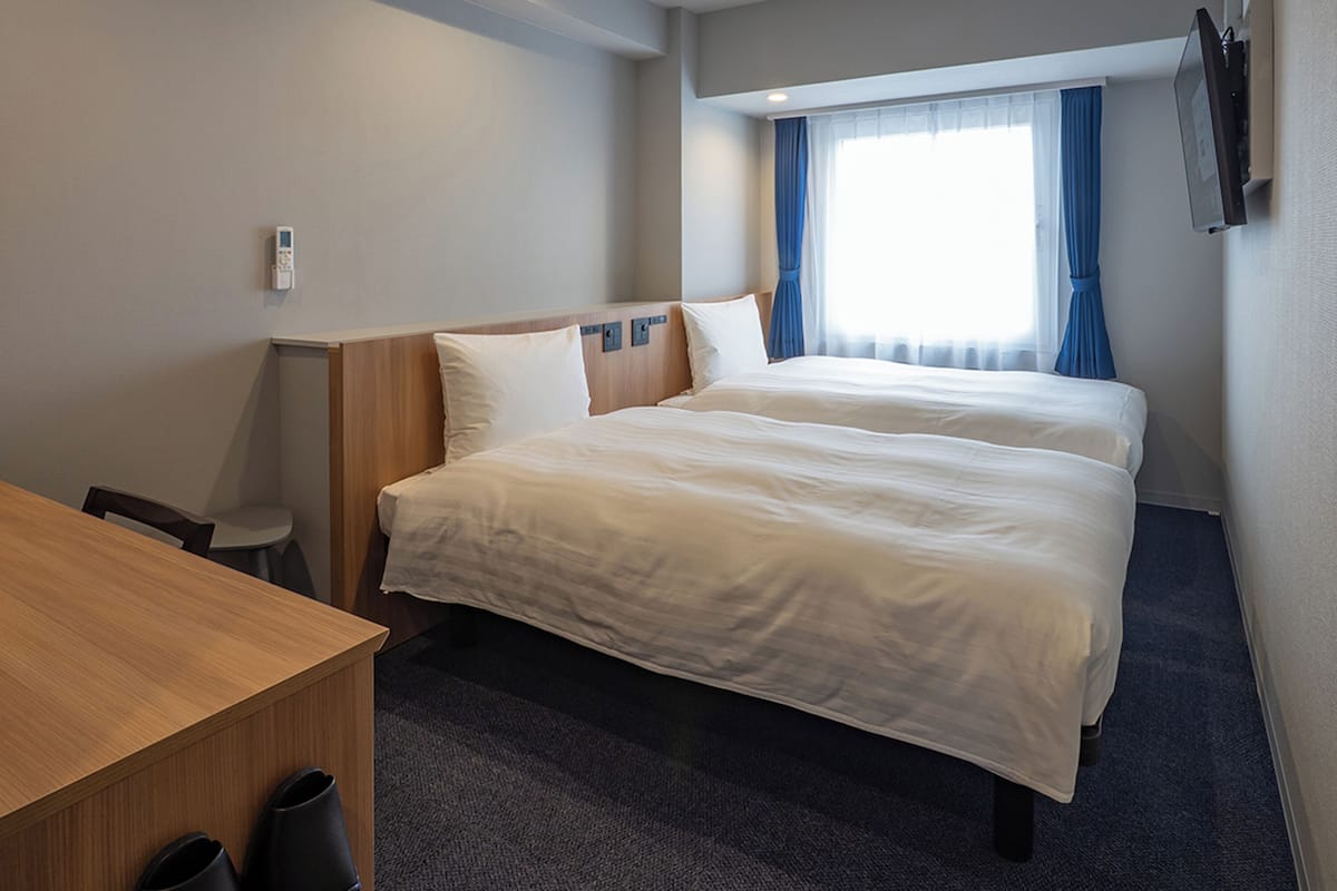 Laptop workspace, blackout drapes, iron/ironing board, free WiFi