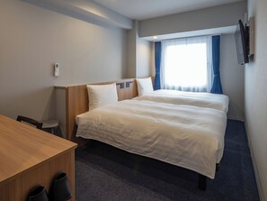 Laptop workspace, blackout drapes, iron/ironing board, free WiFi - Toyoko Inn Kochi (Kochi)