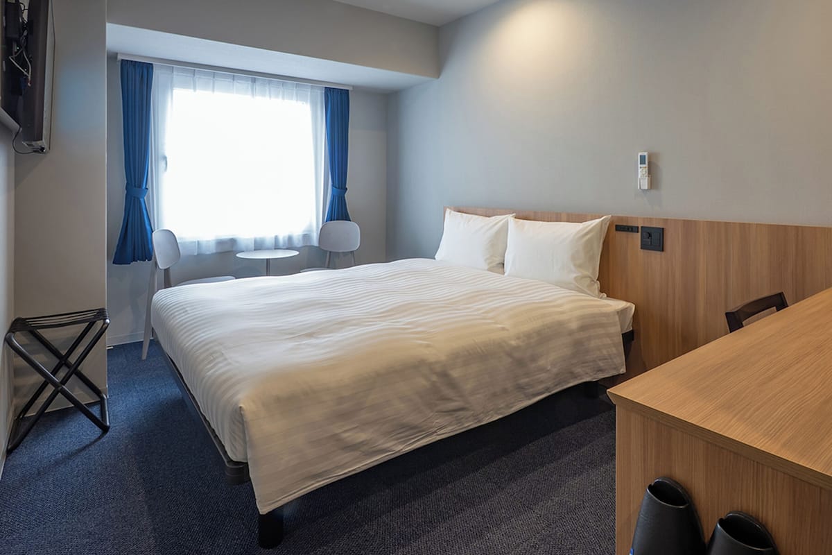 Double Room, Non Smoking | Laptop workspace, blackout drapes, iron/ironing board, free WiFi