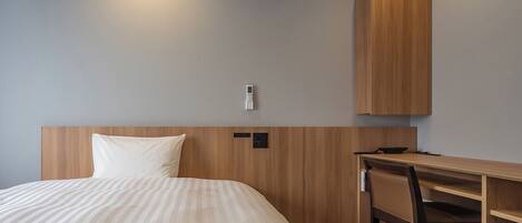 Deluxe Single Room, Non Smoking | Laptop workspace, blackout drapes, iron/ironing board, free WiFi