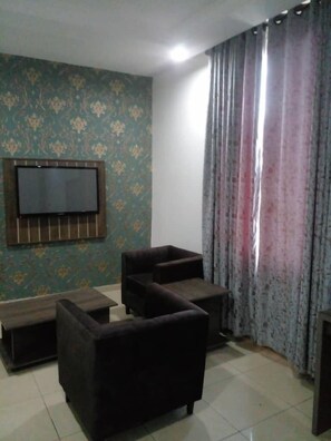 デラックス シングルルーム シティビュー | WiFi (無料)