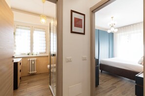 Apartament Comfort | Bany | Dutxa, articles de tocador gratuïts, assecador de cabells i tovalloles 